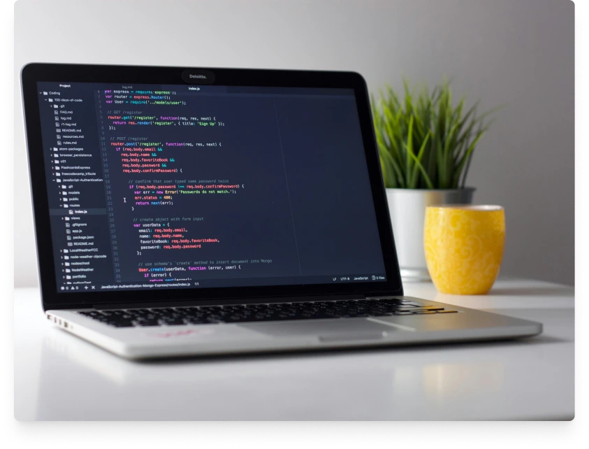 Ordinateur de développeur web freelance